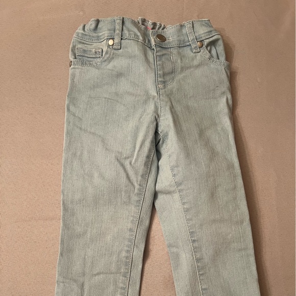 Girls Blue Jeans, light and dark wash, Size 3T - Picture 3 of 7